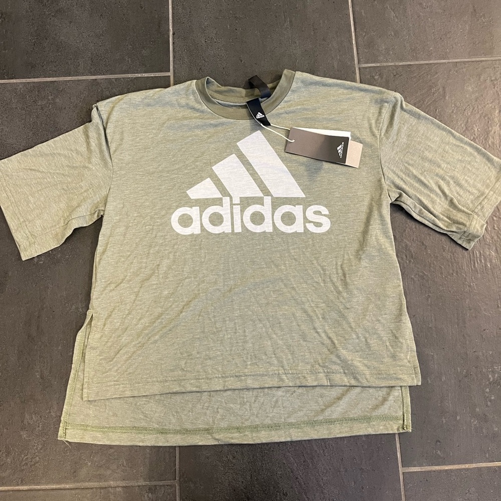 Women’s Adidas cropped green shirt